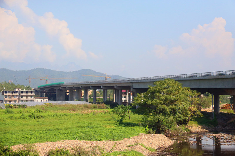 跨滬昆高速立交橋